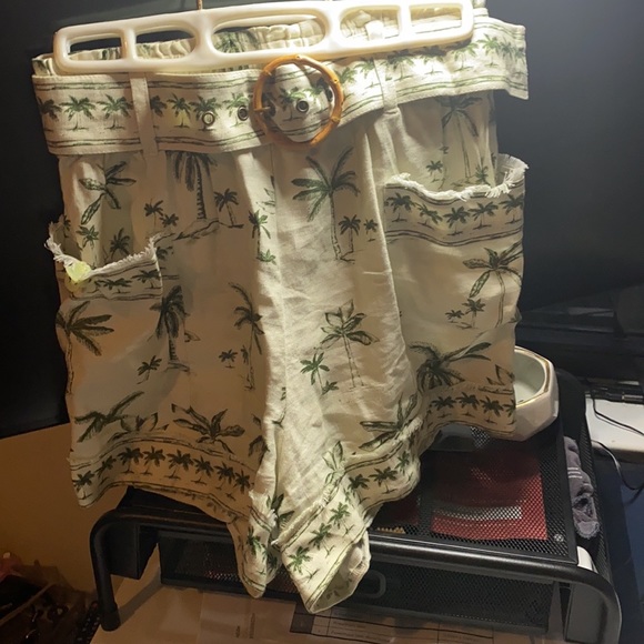 Disilvio Shorts in Ocean Drive Palm - Show me Your MuMu (top sold separately) - Picture 5 of 5